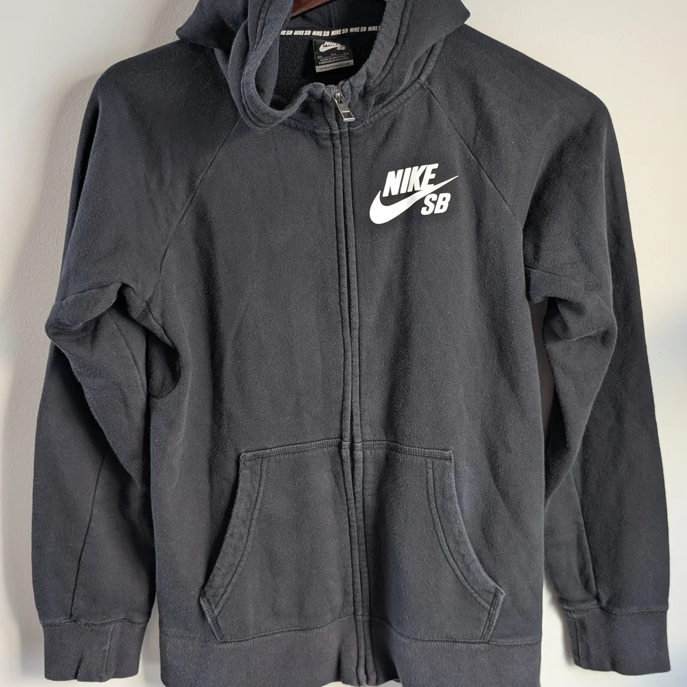 Nike SB Boys XL Hoodie Black White Icon Full Zip Youth Size 18-20 832529-010